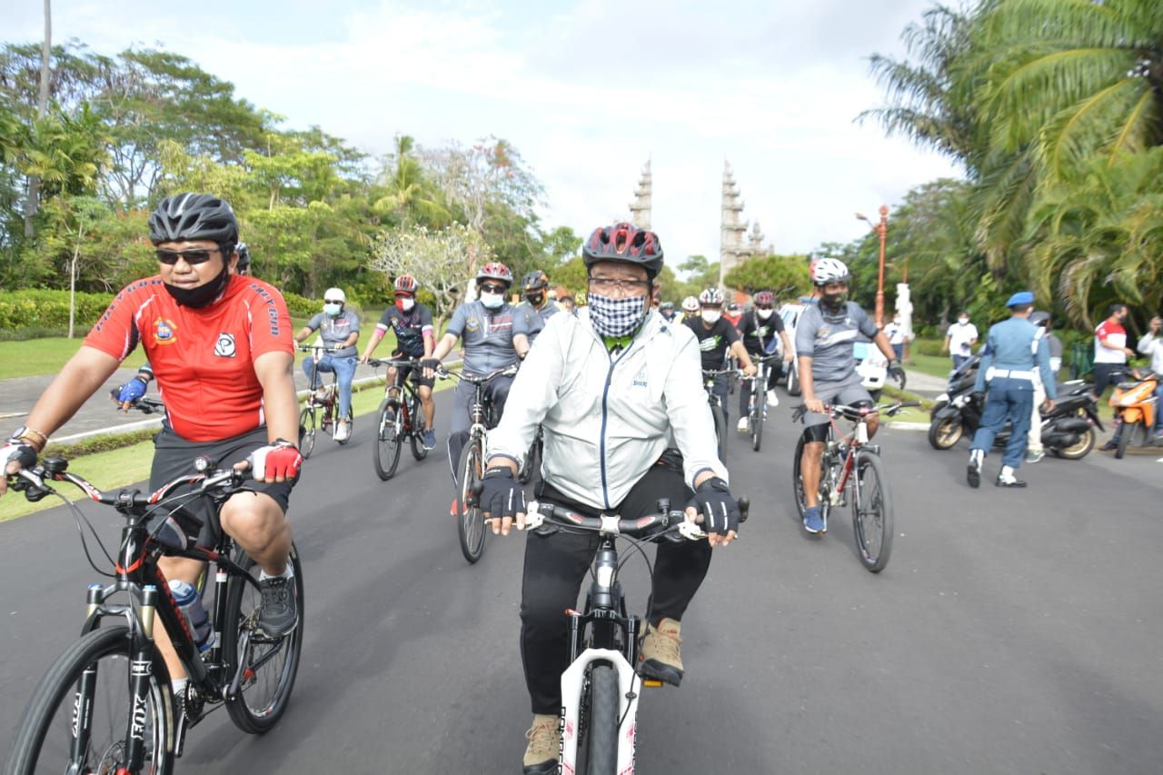 podiumnews.com- Ikuti Gowes Bareng, Cok Ace: Di tengah Pandemi Penting Jaga Imun Tubuh 